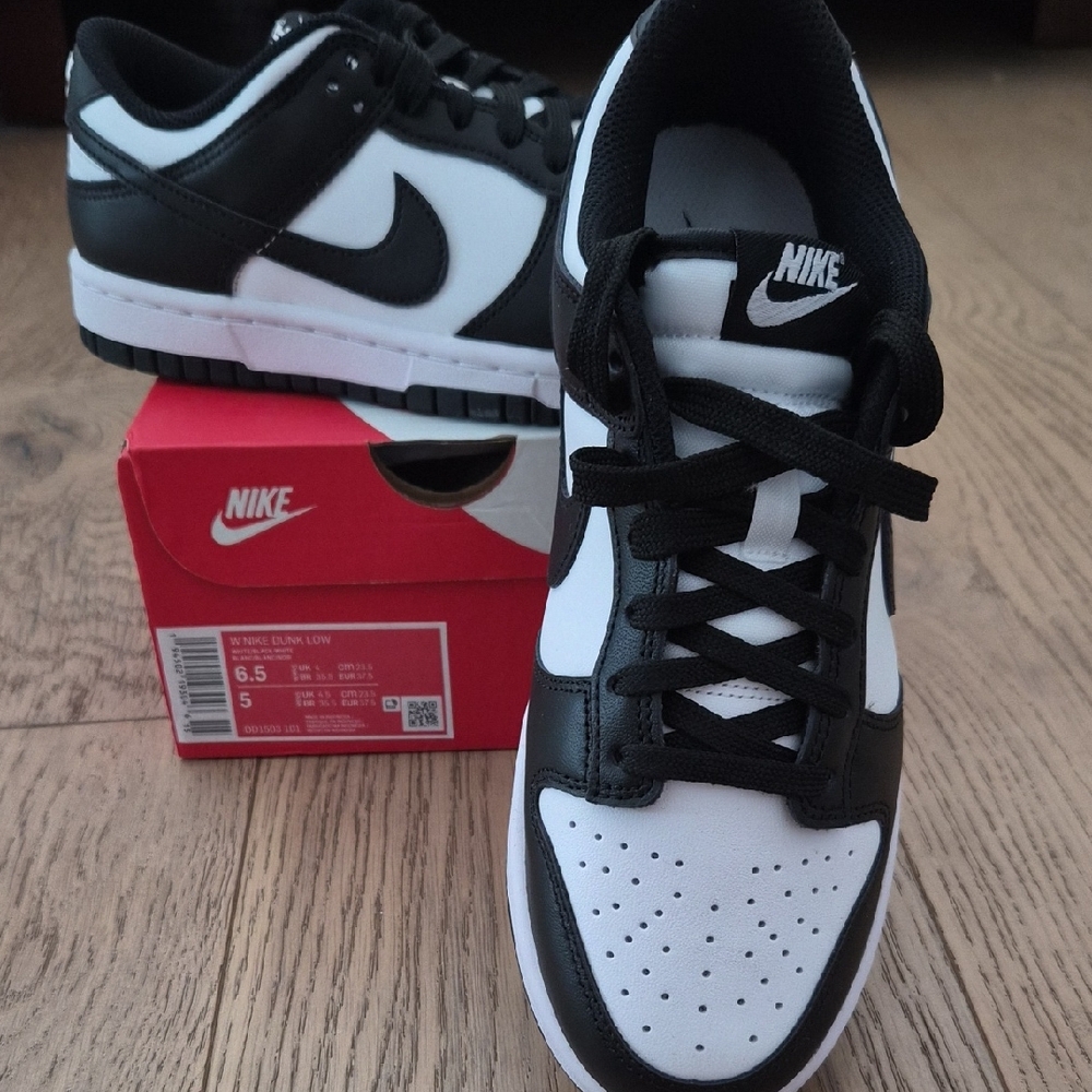 Nike Women’s Low-Top Sneakers in Black and White